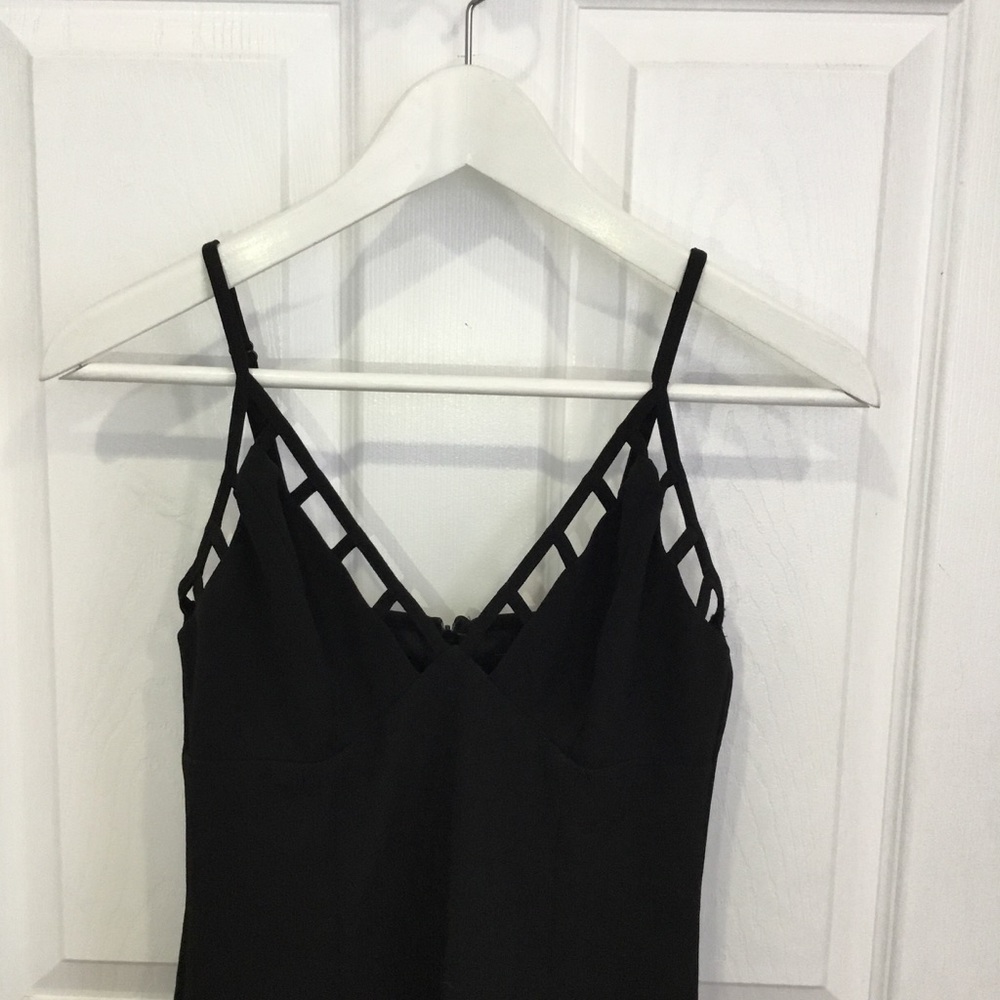 Black Fitted Dress 🖤 - Picture 7 of 7